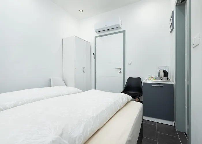 Gostinjska kuća And Flora 3*