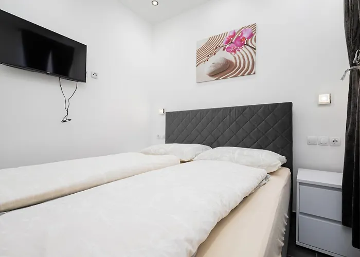 And Flora Gostinjska kuća 3*