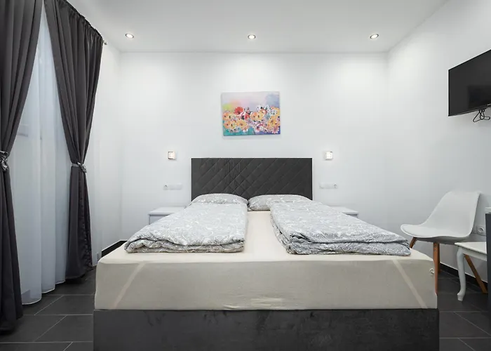 And Flora Gostinjska kuća 3*