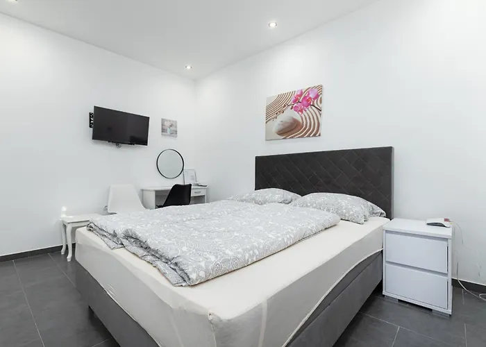 And Flora Gostinjska kuća