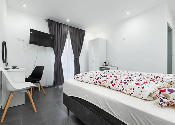 Gostinjska kuća And Flora