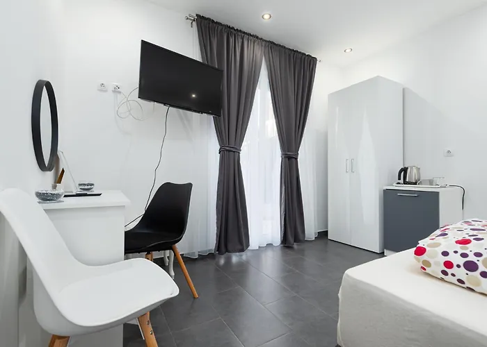 Gostinjska kuća And Flora