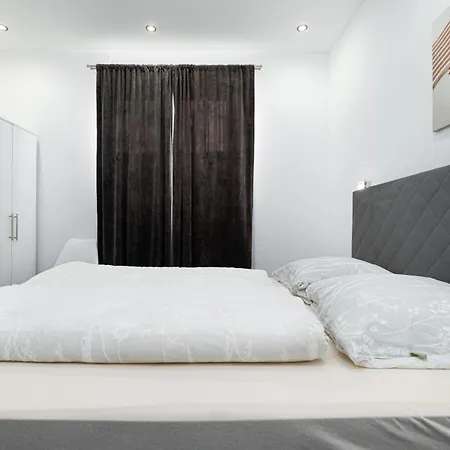 And Flora Guest house 3*