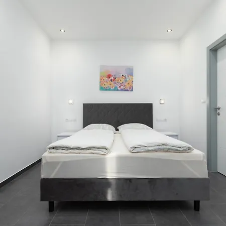 Gasthof And Flora Poreč