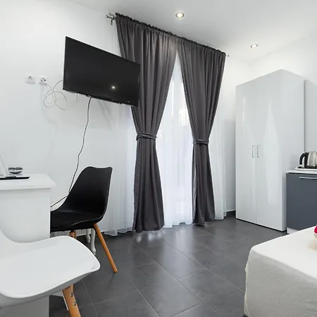 Guest house And Flora