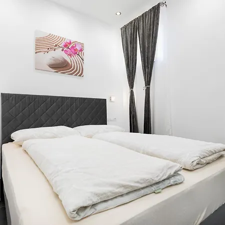 And Flora Gasthuis Poreč