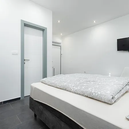 And Flora Gasthuis Poreč