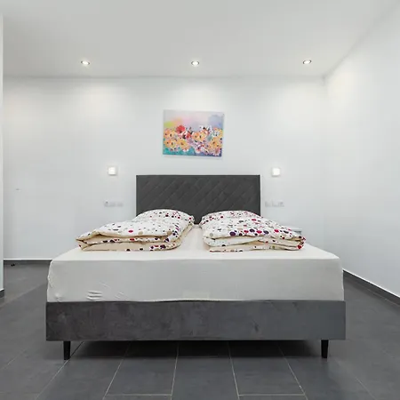 And Flora Gasthuis 3*