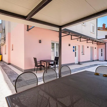 And Flora Gasthuis Poreč